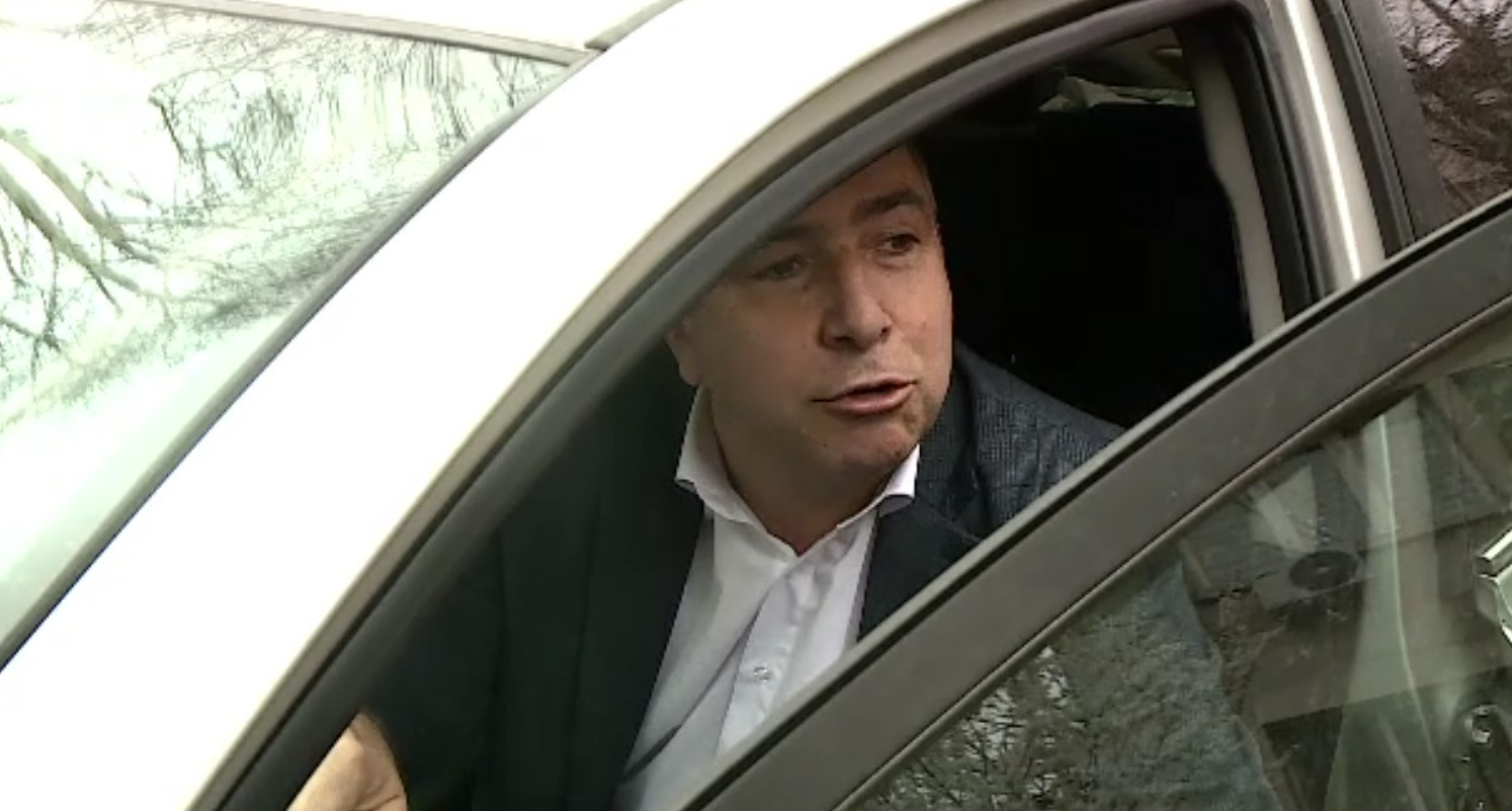 Un șef din Poliție, anchetat penal după ce ar fi furat dintr-un magazin de bricolaj din Slatina. Cum se apără