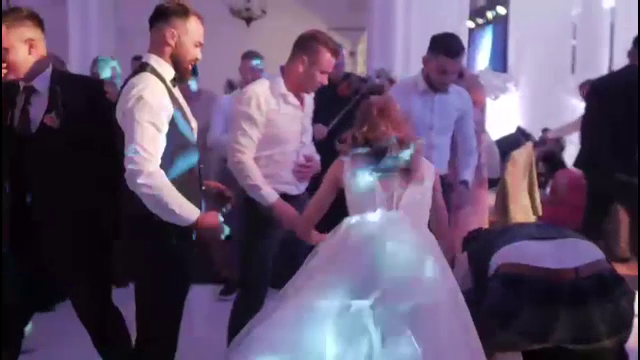 Ce s-a întâmplat cu mirele rănit la nuntă, la 4 ani după ce prietenii l-au aruncat în aer și l-au scăpat în cap, la Oradea