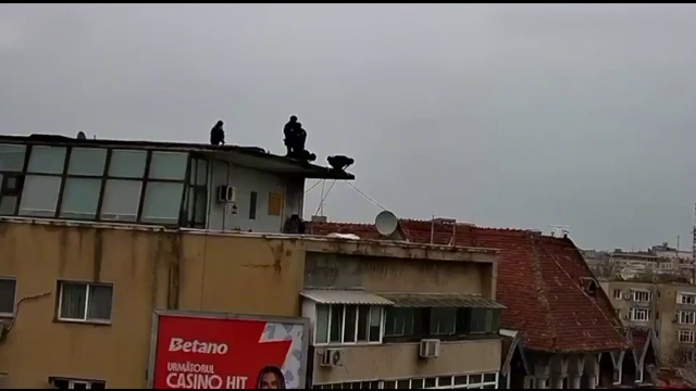 „Lunetist” surprins pe un bloc din București. Ce au aflat luptătorii SIAS după ce au intervenit