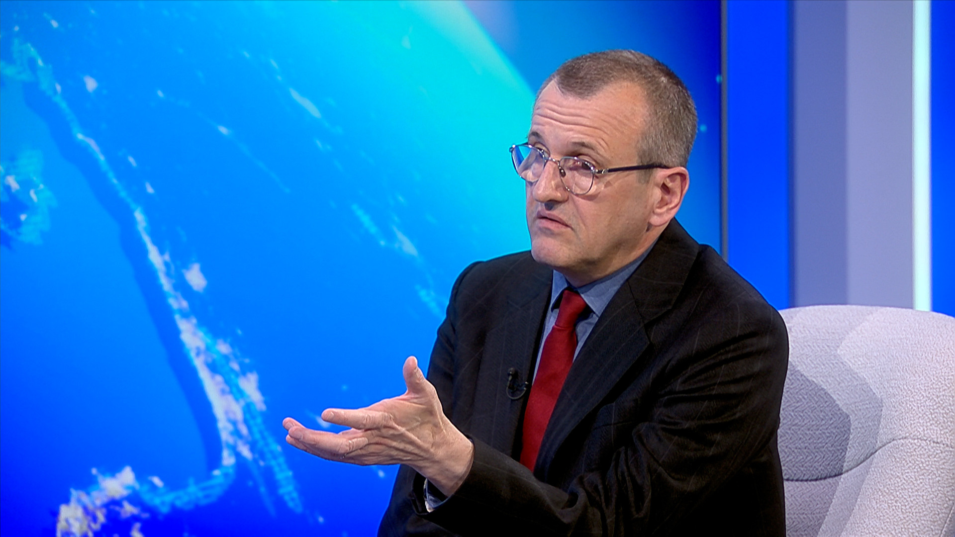 Cristian Preda, politolog: Bolojan a fost cât pe-aci să intre-n cursa pentru şefia statului și ar fi câștigat