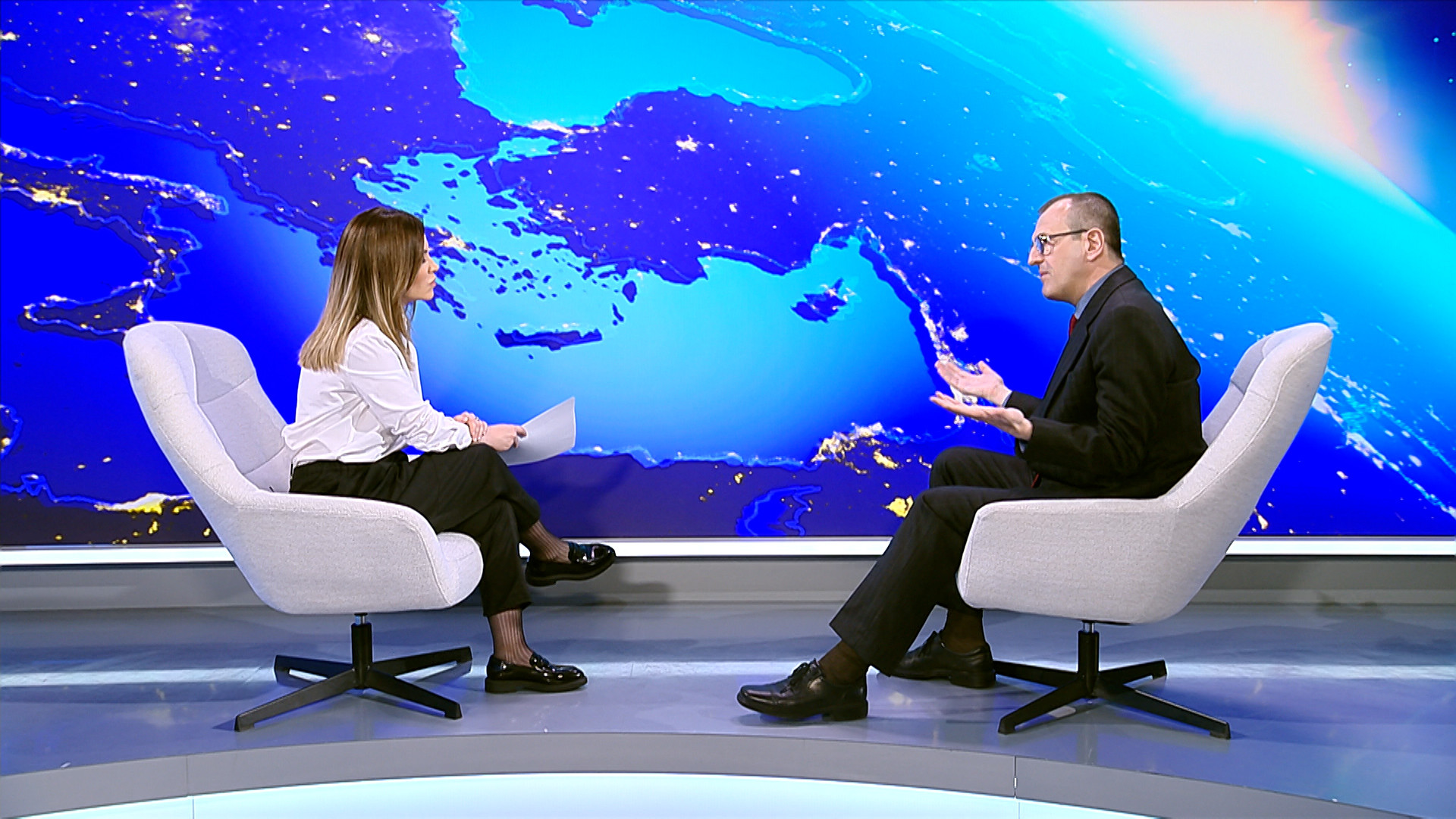 Cine e “candidatul-giruetă” la alegerile prezidențiale, care “se învârte după cum bate vântul”. “Îi putem spune și cameleon”