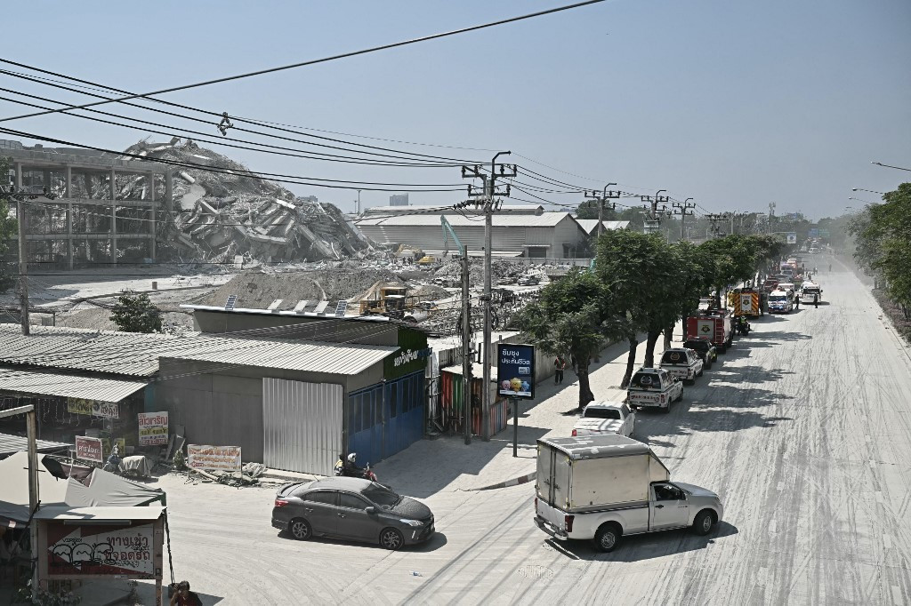 Cutremur de 7,7 în Myanmar. Reacția sfâșietoare a unui băiat care își găsește mama moartă sub dărâmături