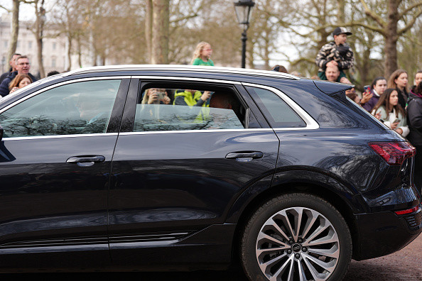 Regele Charles al III-lea, prima apariție publică după ce a fost spitalizat joi. Cum a fost surprins suveranul britanic. FOTO