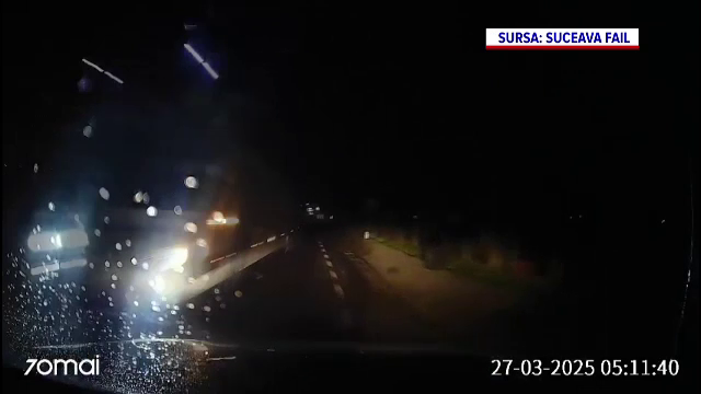 Clipe de groază pe un drum din Suceava. Impact evitat la limită cu un autocar intrat pe contrasens