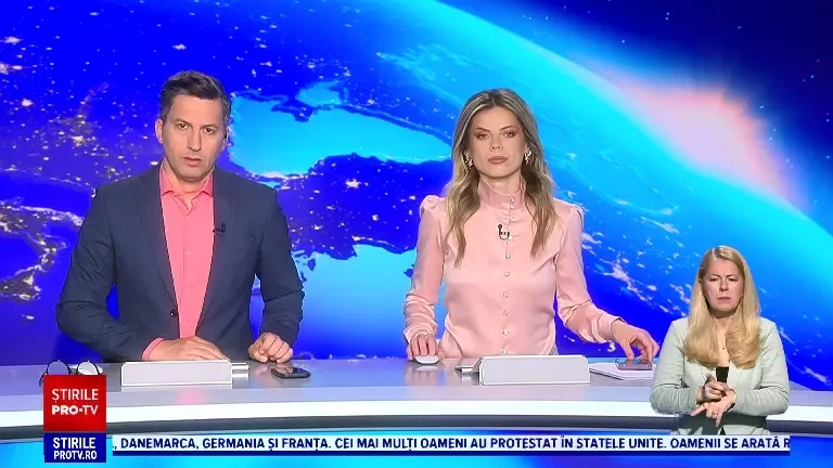 Accident îngrozitor în Dolj. O femeie a murit după ce mașina în care era pasageră a intrat sub un camion cu lemne