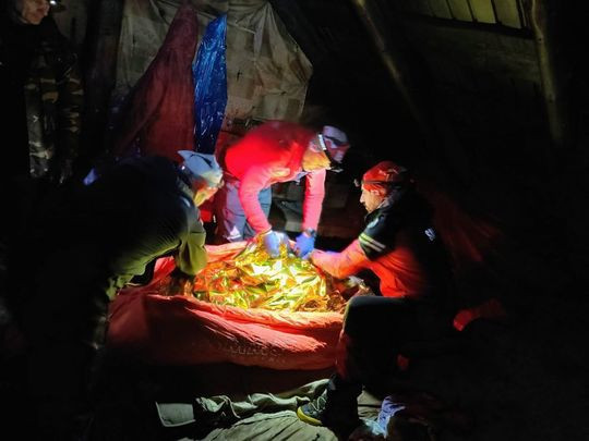 Ucrainean abandonat în stare gravă la o stână părăsită din Munţii Maramureşului de un grup cu care a trecut granița