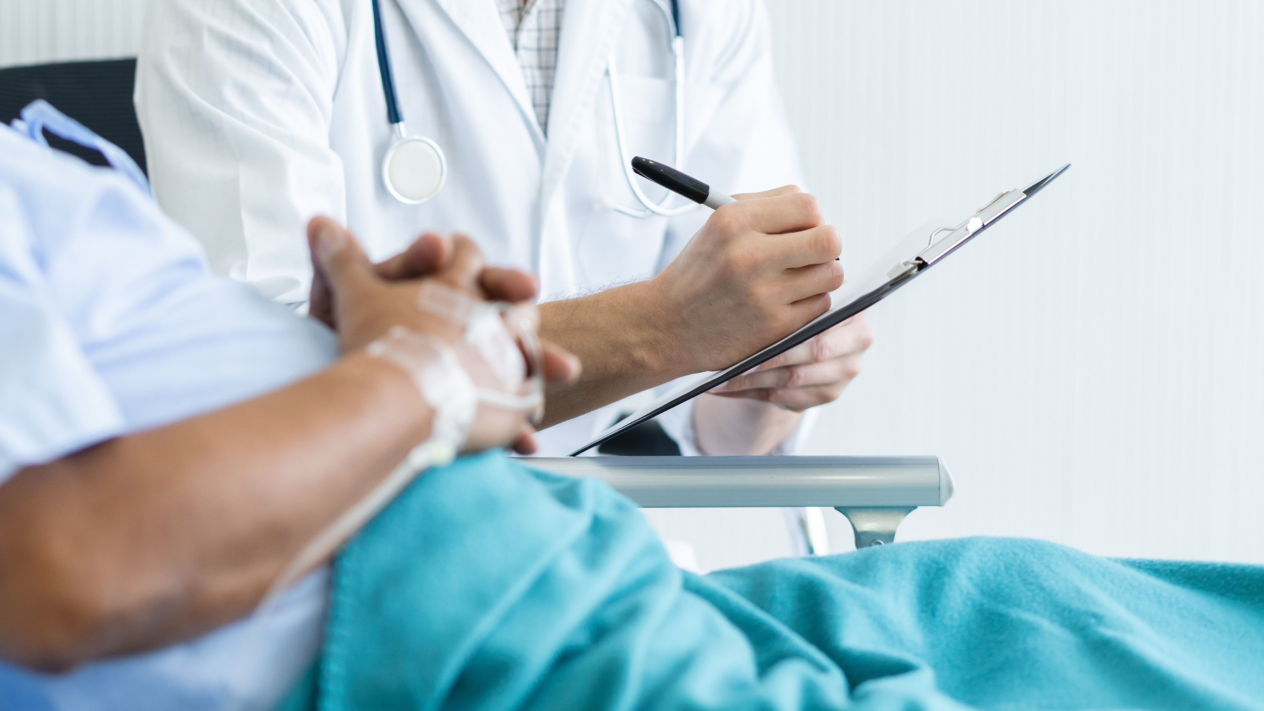 Un fost ministru al Muncii a ajuns de urgență la spital. I s-a făcut rău în timp ce era la volan