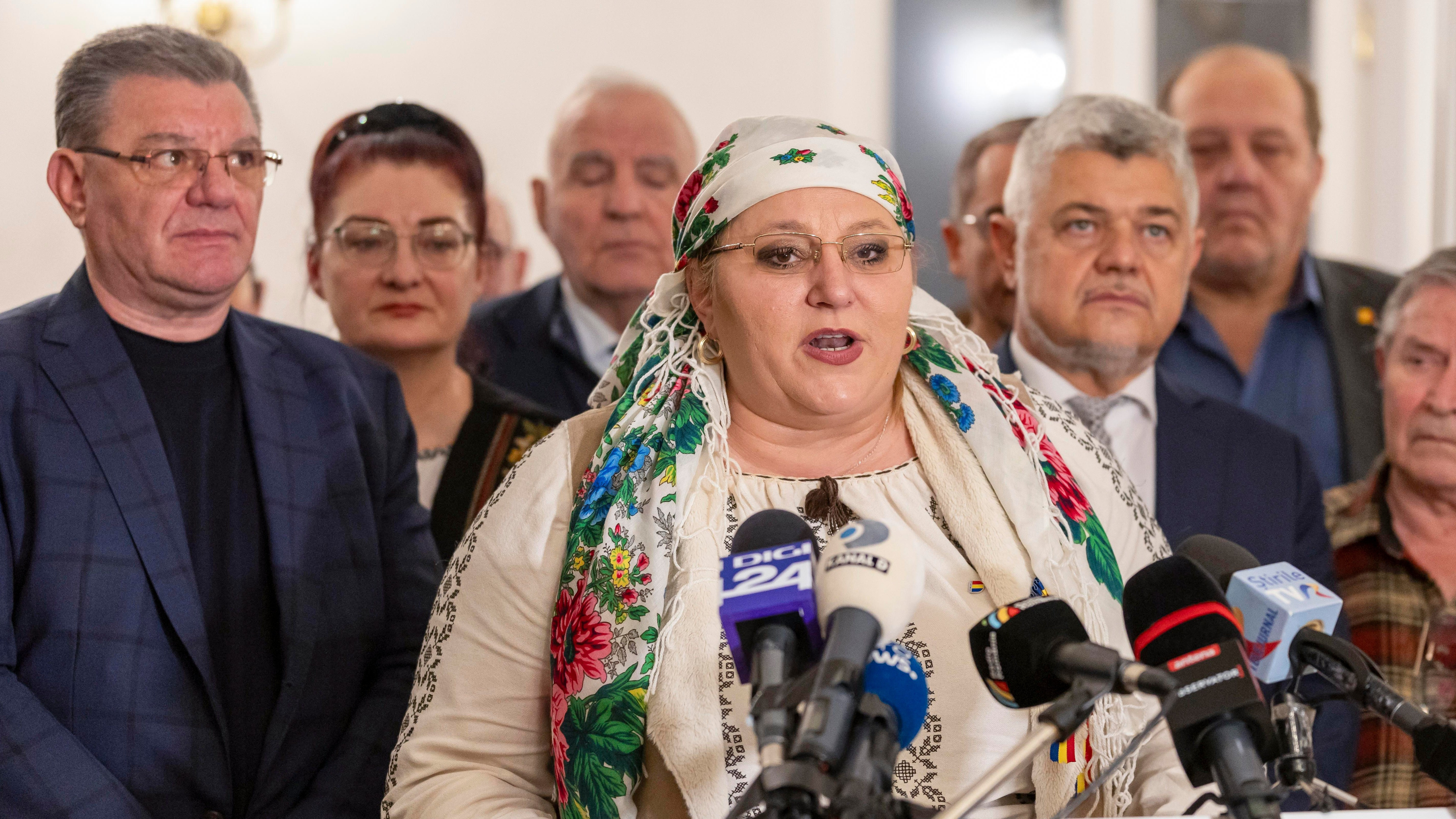 Încă un parlamentar pleacă din SOS România. Diana Șoșoacă e acuzată că „blesteamă” electoratul „suveranist”