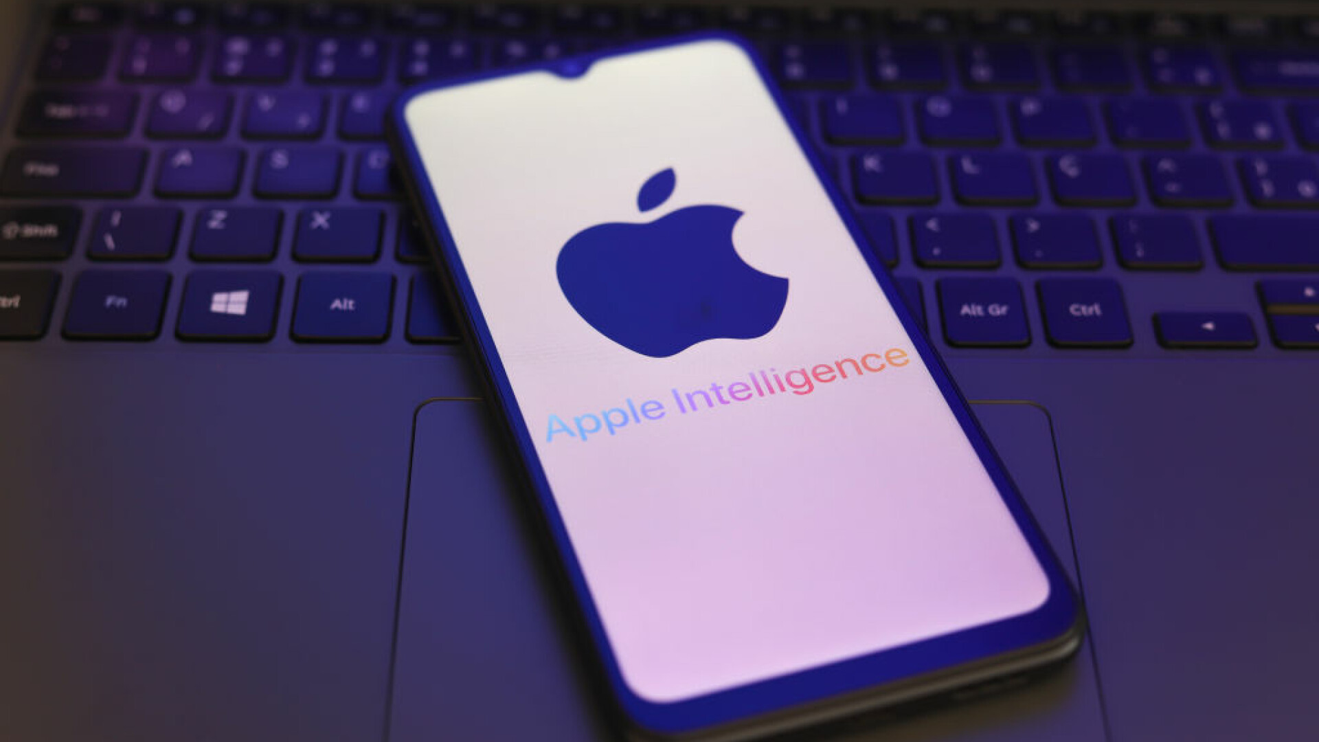 Are vreun rost Inteligența Artificială pe telefon? După multe luni, Apple Intelligence ajunge și în Europa