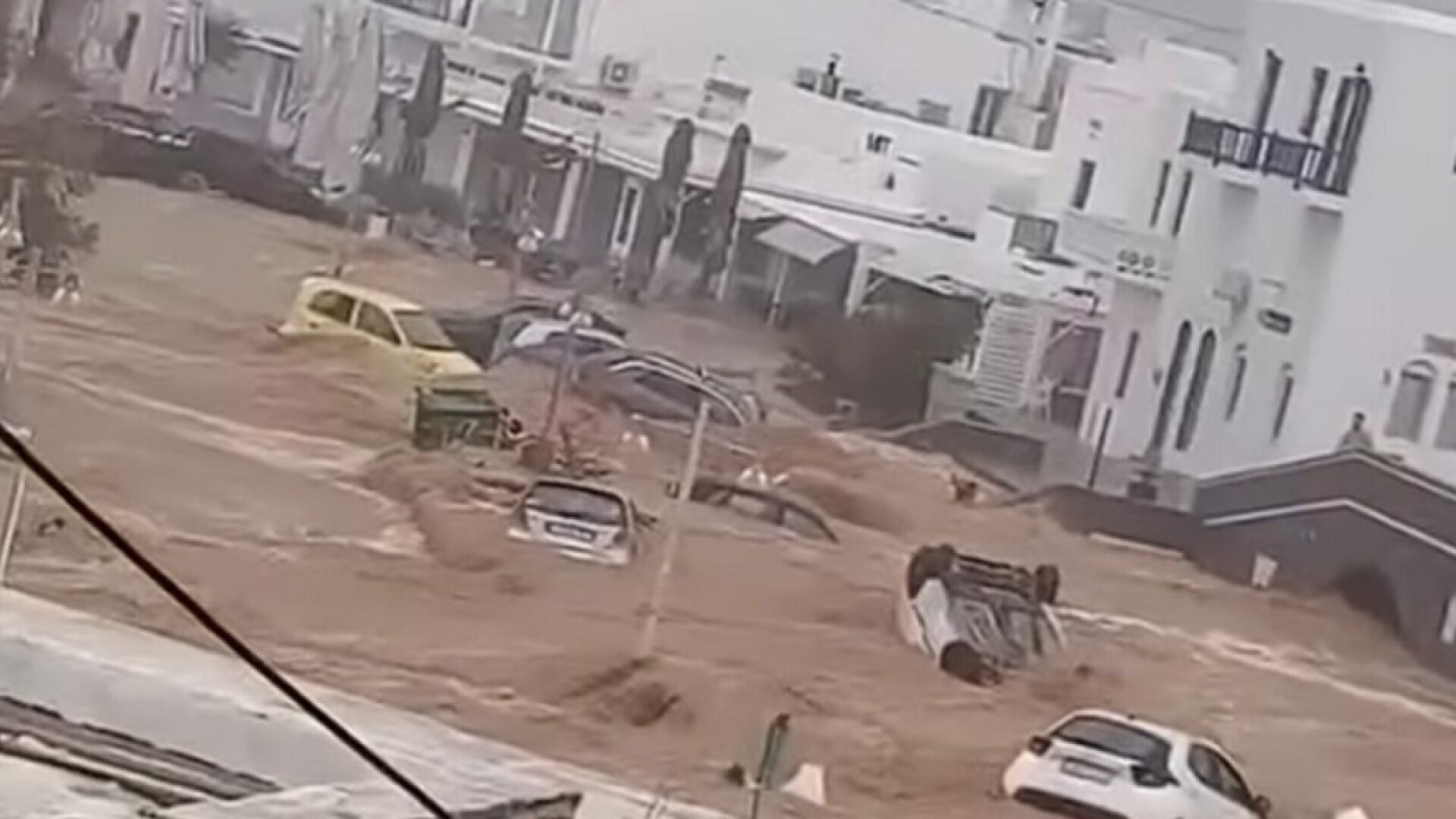 Furtună puternică în Grecia. Imagini dramatice cu inundațiile care au lovit mai multe insule populare. VIDEO