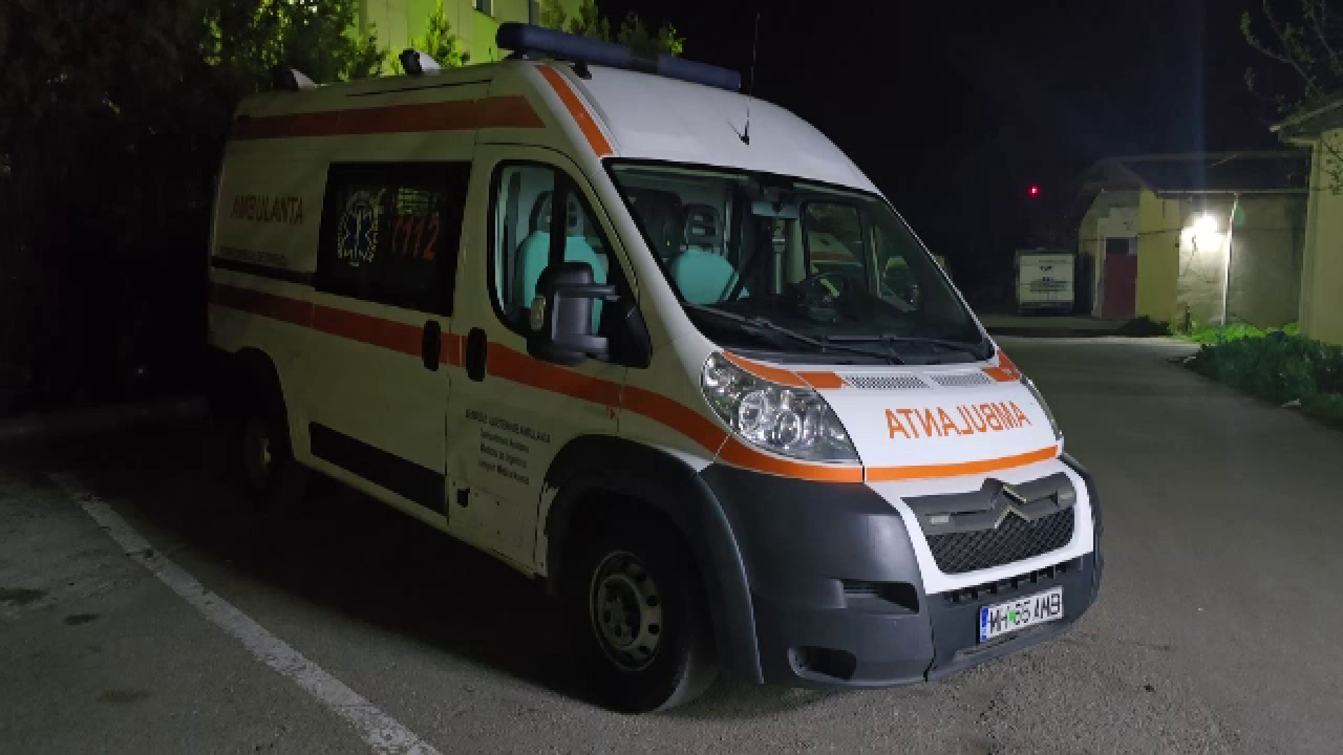 Atac la o casă de tip familial, la cererea unei fete care voia să se răzbune pe fostul iubit. Au înjunghiat alt băiat