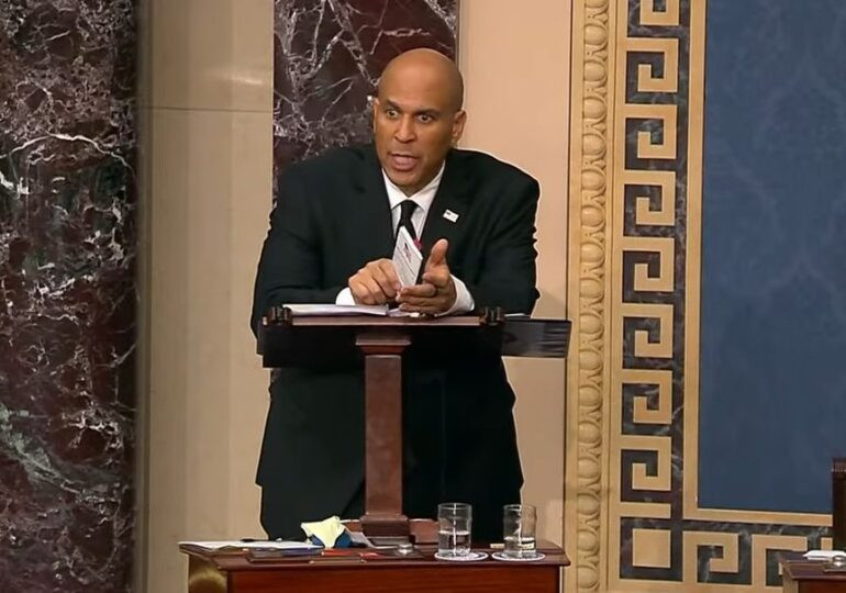 Record istoric în SUA: Un senator a rostit un discurs-maraton de 25 de ore împotriva lui Donald Trump. VIDEO