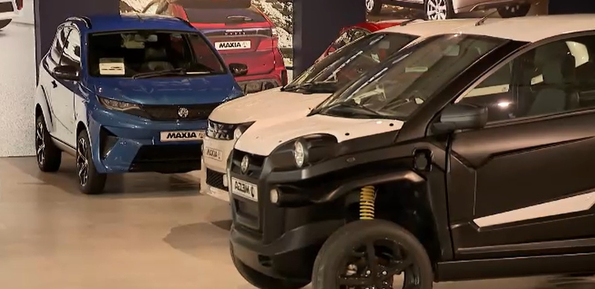 Mașinile de mici dimensiuni, tot mai vizibile pe șoselele din București. Microcar-urile se vând pe bandă rulantă