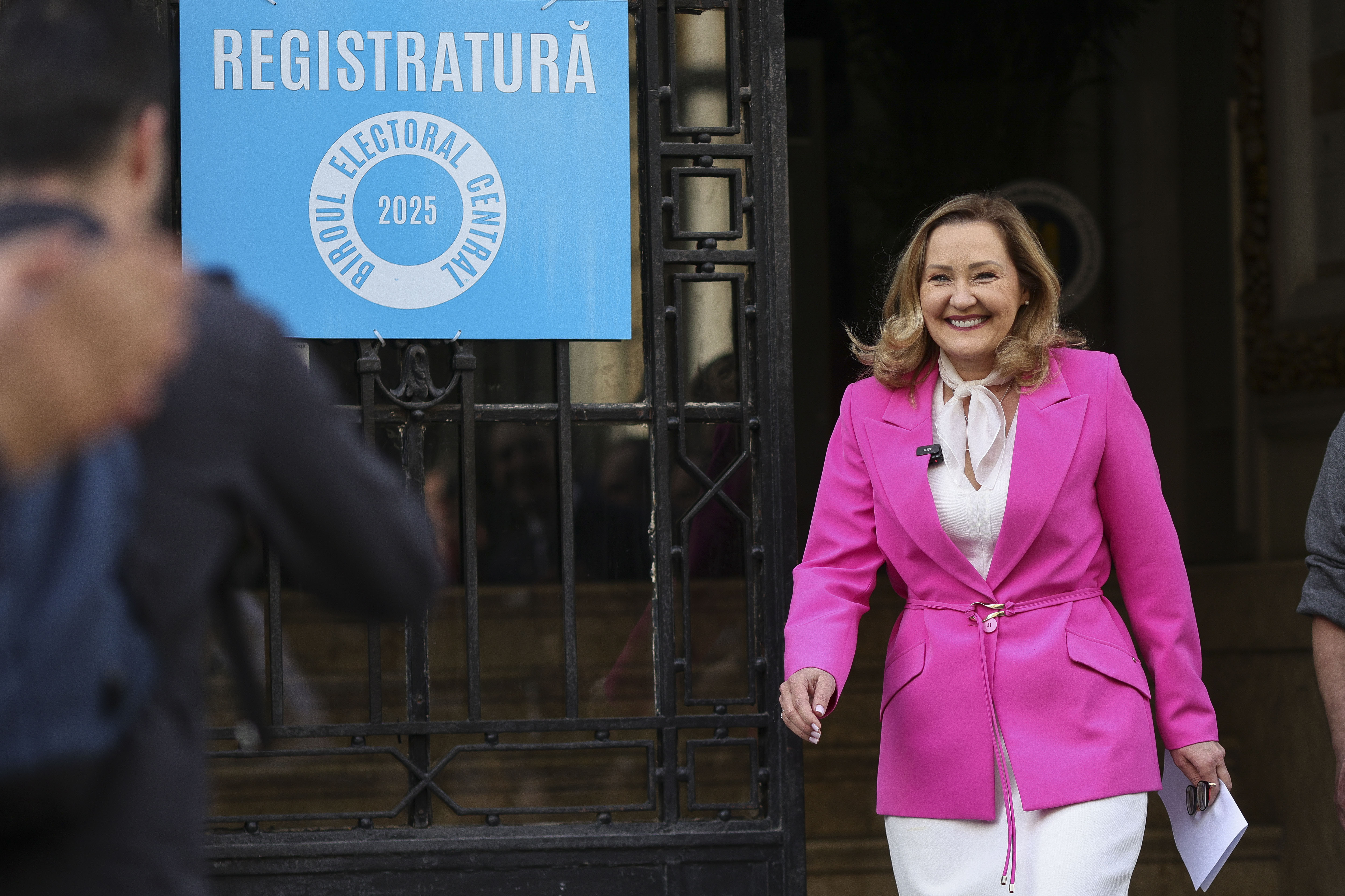 Scandal de proporții în ultima zi de campanie electorală. Acuzații și plângeri penale după pozele publicate de Elena Lasconi