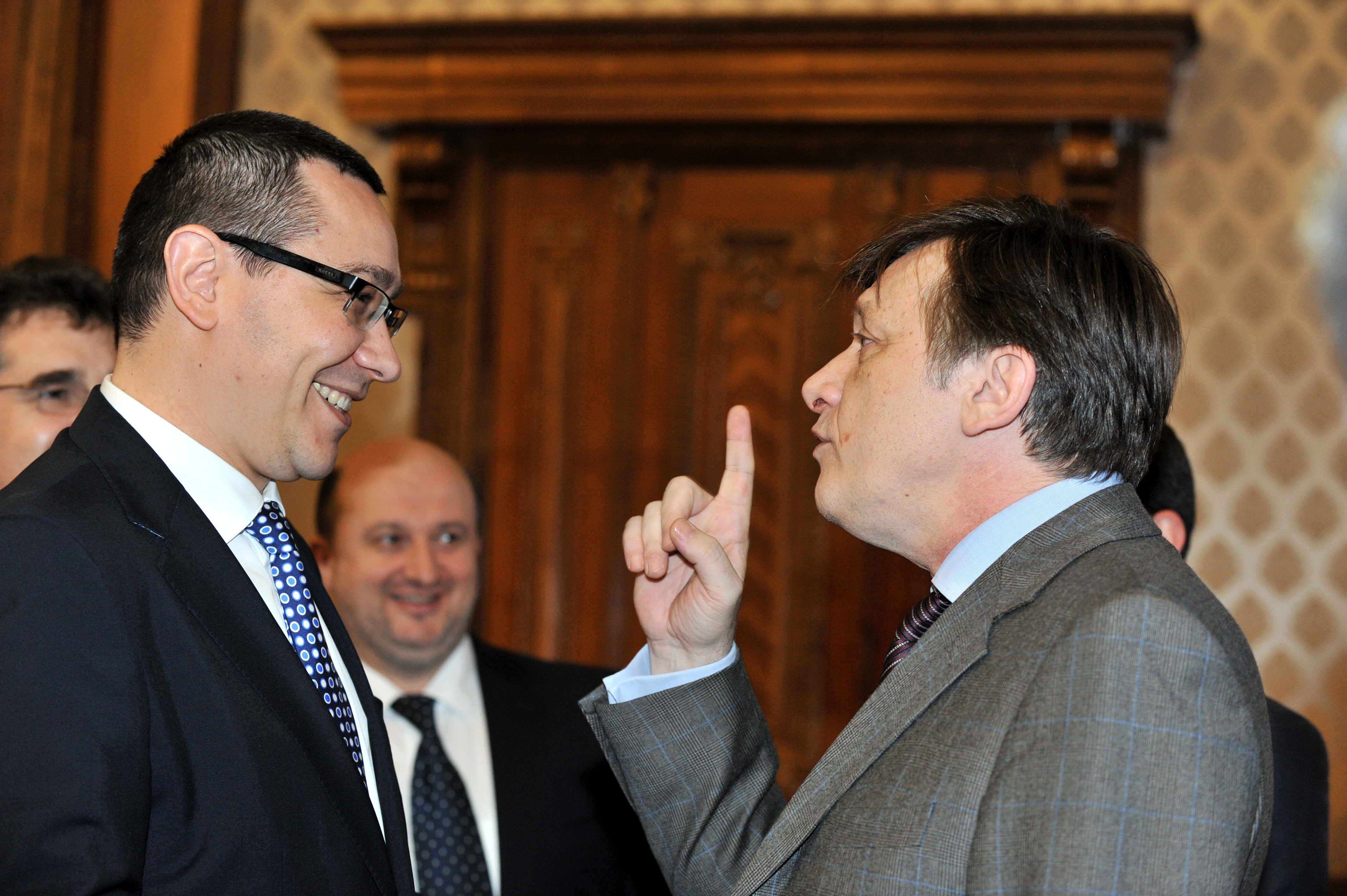 Crin Antonescu, despre fostul său aliat politic și fost prieten: ”Domnul Ponta e un trădător de rând”