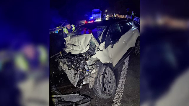 Poveste neelucidată, la Caraș-Severin. O șoferiță oprită forțat de poliție a murit pe loc, iar fiica ei e rănită. Ce făcuseră