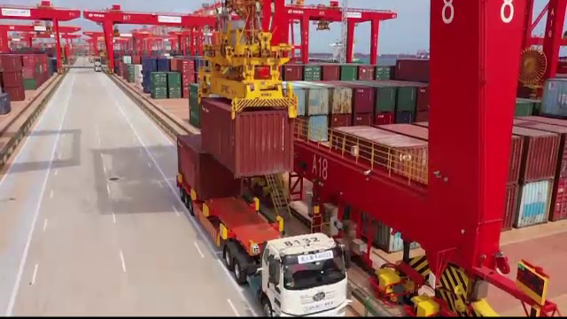 Războiul tarifar pornit de Donald Trump amenință și economia României. Efecte asupra pieței și inflației