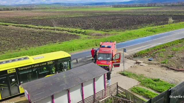 Un șofer de autobuz din Sibiu a fost bătut pentru că nu a oprit într-o stație. Are fractură de maxilar