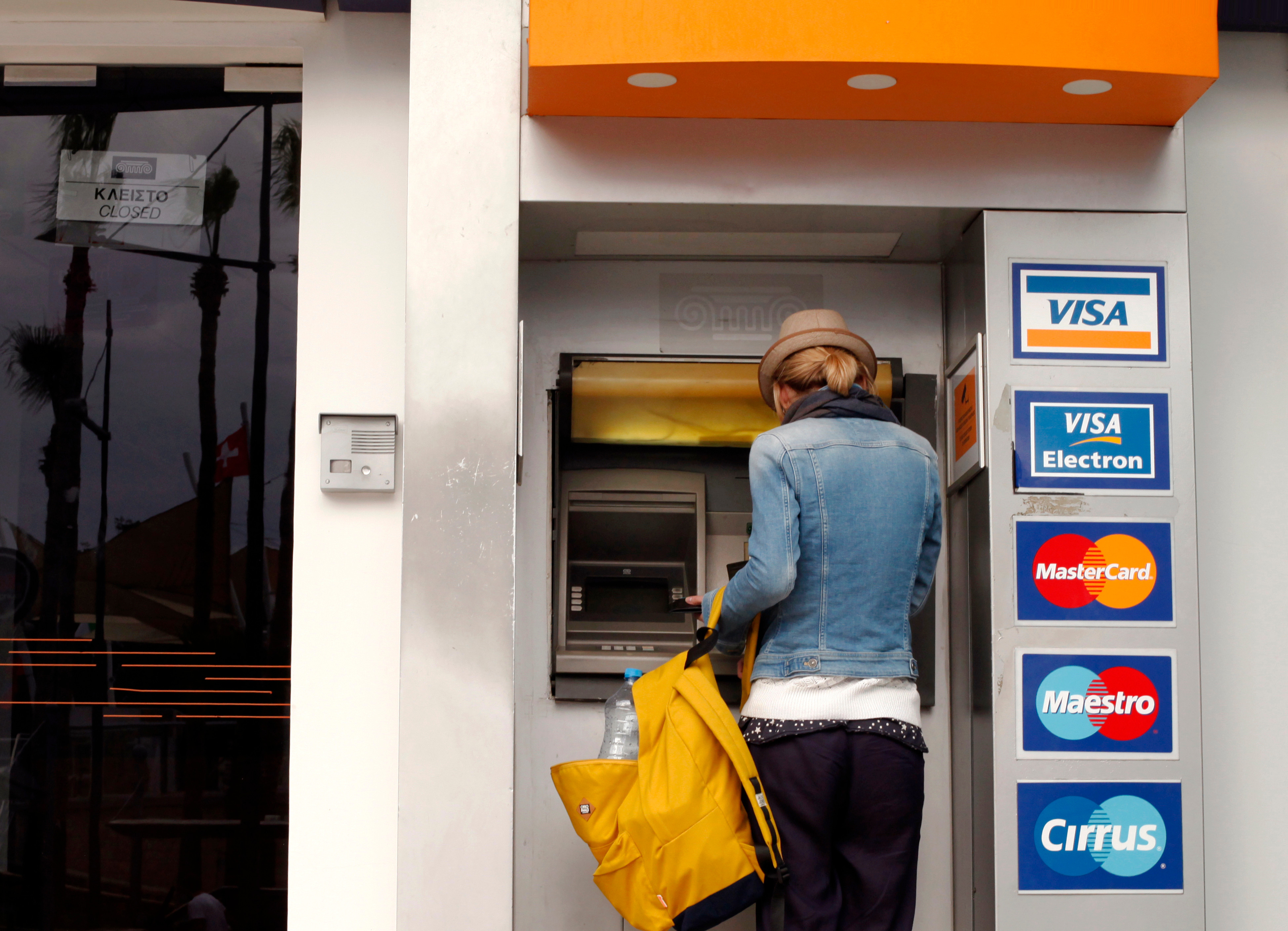 Probleme pentru americanii de la Visa și Mastercard în Uniunea Europeană. ”Ne face dependenți de bunăvoința străinilor”