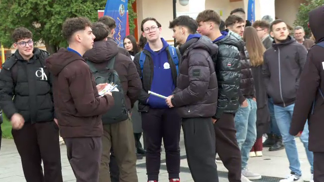 Cât se așteaptă să câștige elevii de liceu din România când se vor angaja. „De la 2.000 în sus. De euro”