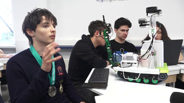 Soluția găsită de doi elevi din Iași la problemă curățeniei pe străzi, premiată internațional. Cum funcționează Pickabot