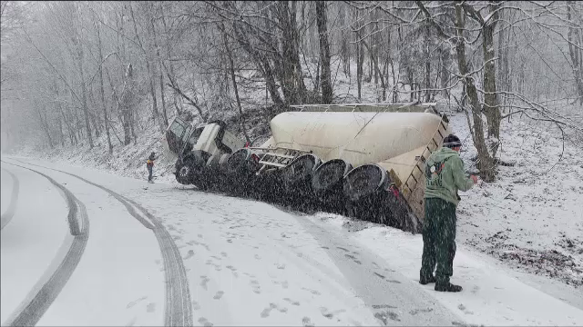 Vreme rea în toată țara, cu viscol și zăpezi. Pe alocuri ninge mai tare ca în plină iarnă: ”N-am mai prins așa ceva”