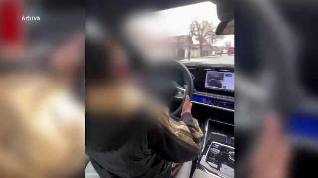 Un copil de 10 ani s-a urcat la volan și a gonit cu Poliția pe urme, prin Bistrița. Ce s-a întâmplat după 2 km