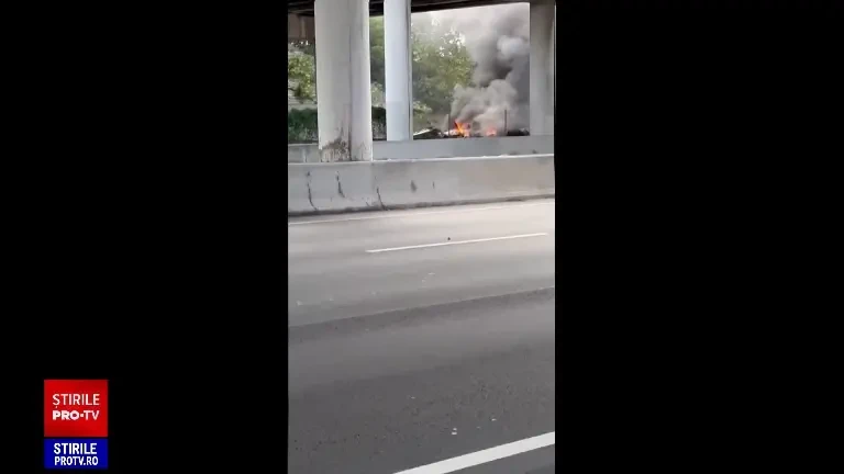 Un avion de mic dimensiuni s-a prăbușit în SUA și a căzut peste o mașină. Trei persoane au murit