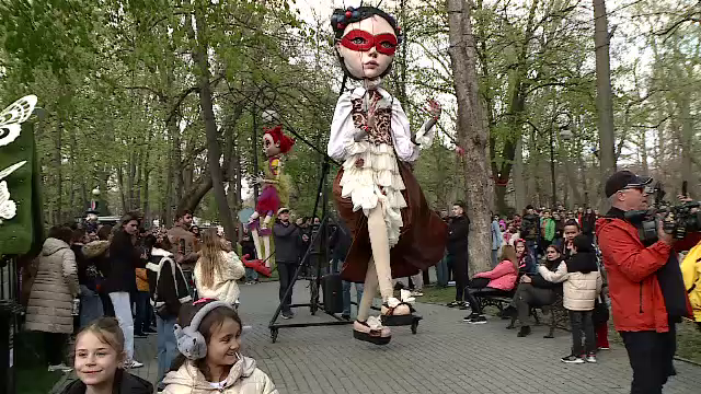 Târgurile de Paște s-au deschis în toată țara. Mii de oameni au ajuns în Craiova, Timișoara și Sibiu. „Este deosebit”