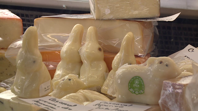 Românii își ”clădesc” deja mesele de Paște. Lângă bunătățile tradiționale, unii recomandă ”brânzeturi mai franțuzite”