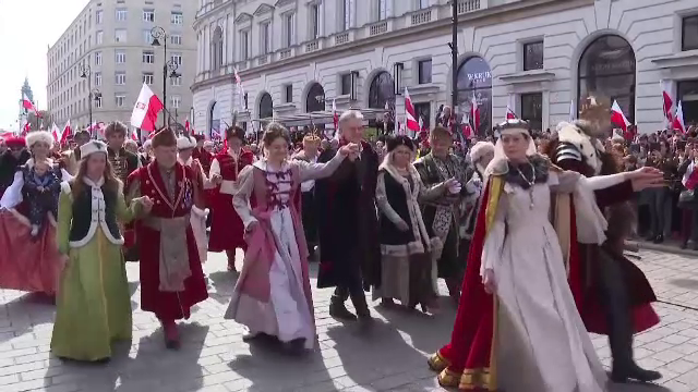 Mii de polonezi au participat la parada din Varșovia pentru a marca 1000 de ani de la încoronarea lui Boleslav I
