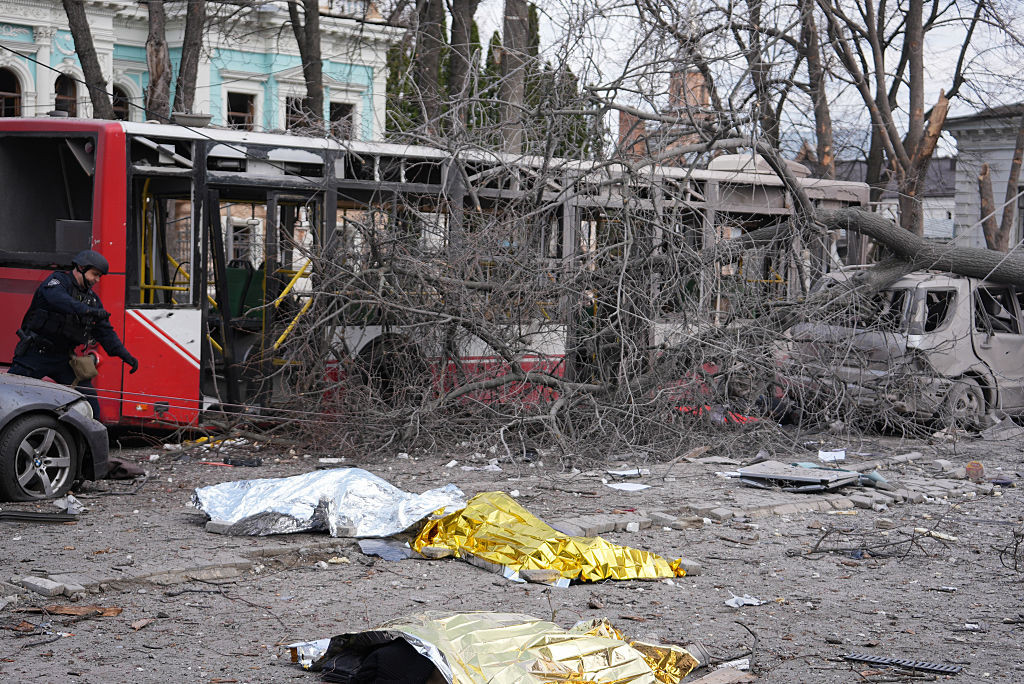 De Florii, rușii au ucis 32 de civili și au rănit alți peste 80 în orașul ucrainean Sumî. Oamenii mergeau la biserică | FOTO