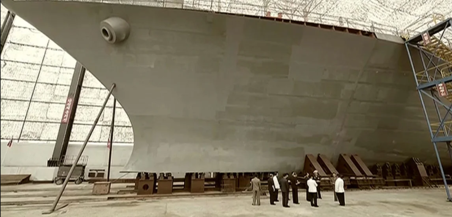 Coreea de Nord construiește ceea ce ar putea fi cea mai mare și mai avansată navă de război a sa. Imagini din satelit