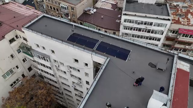„Casa Verde” ar putea ajunge și la bloc. Ce economii ar putea face asociațiile de proprietari care instalează fotovoltaice