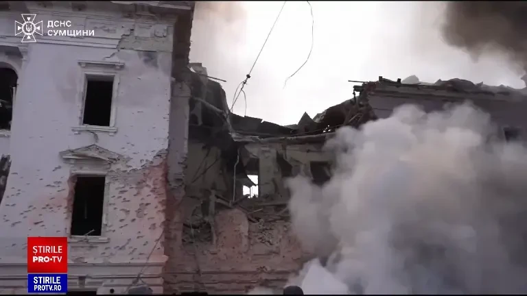 Imagini greu de privit. Cum arată acum orașul ucrainean Sumî, după atacul devastator cu rachete al Rusiei