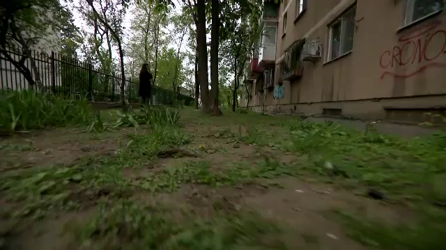 Șansa copilului de doi ani din Capitală, căzut de la etajul șapte în timp ce părinții făceau curățenie