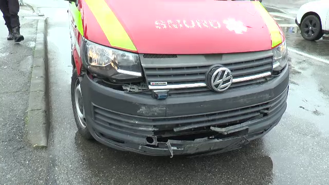 Accident în lanț într-o intersecție aglomerată din Drobeta Turnu Severin. Un șofer nu ar fi acordat prioritate ambulanței