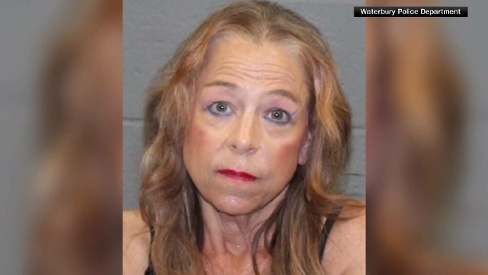 Primele declarații ale bărbatului sechestrat în casă timp de 20 de ani de mama sa vitregă: „Am dat foc camerei ca să scap”