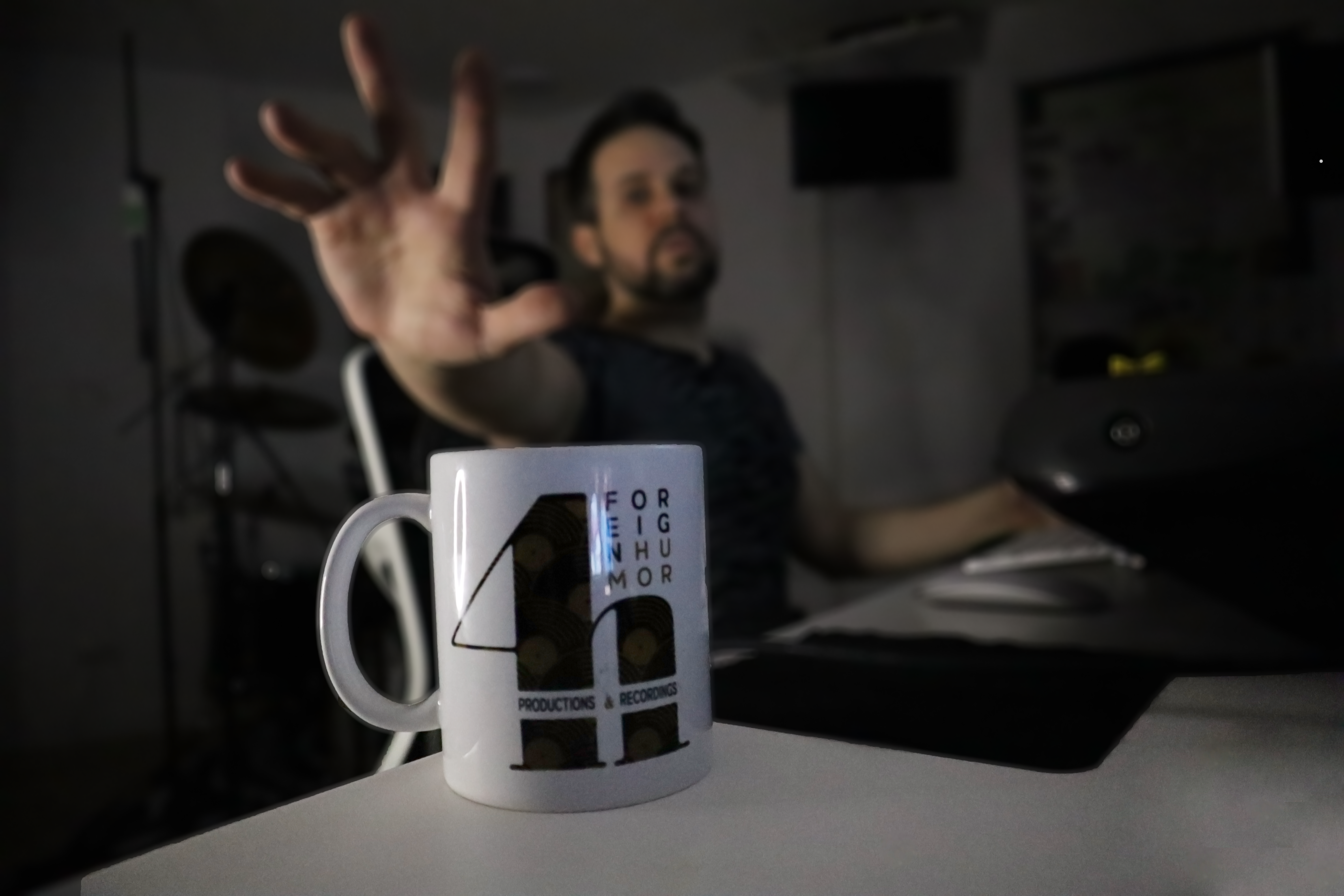 4 concerte într-o zi: Brainwasher, Nixa, RusT și Walking to the Moon. Se lansează casa de discuri Foreign Humor Productions