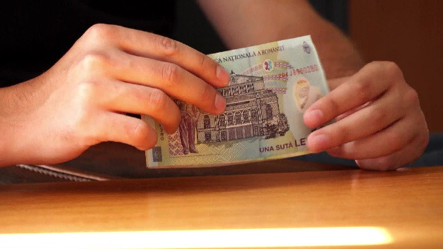 ”Am încărcat cardurile pentru cei peste 1 milion de beneficiari”. Schimbarea radicală care intervine de la anul