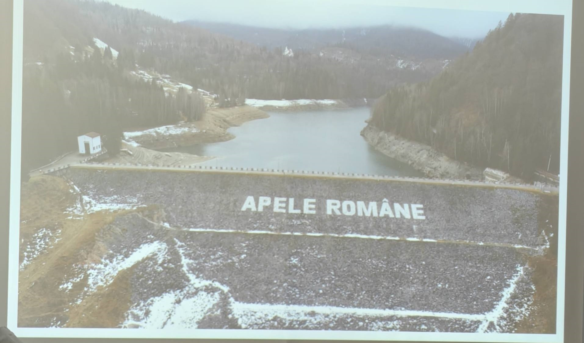 Alertă la un baraj din România, vechi de peste 50 de ani. Începe să cedeze betonul