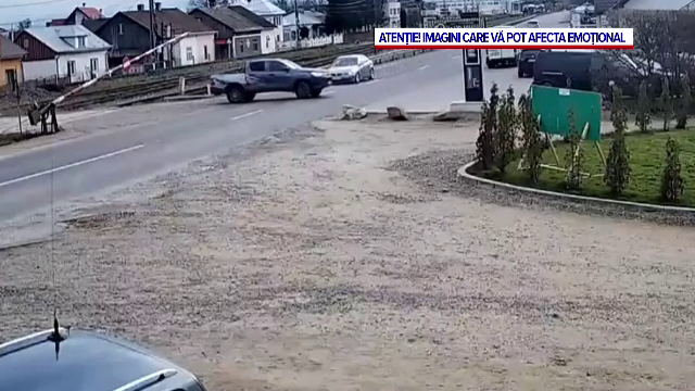 Un șofer grăbit a provocat un accident grav lângă o trecere de cale ferată din Suceava