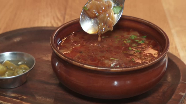 Schimbare bruscă în alimentația românilor. Mâncărurile comandate cel mai des în ultimele zile