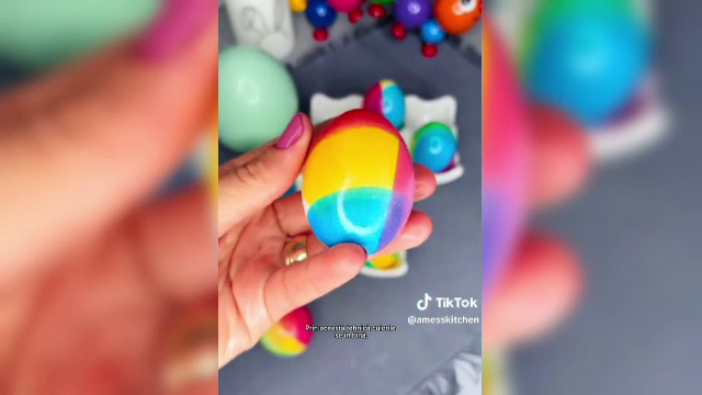 Ouăle roșii de Paște nu mai sunt așa de apreciate. Acum se realizează modele 3D cu ceară și vopsea termică