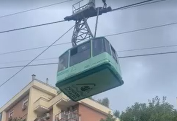 Care e starea celor trei români evacuați din telecabină, în Italia. Recomandările MAE