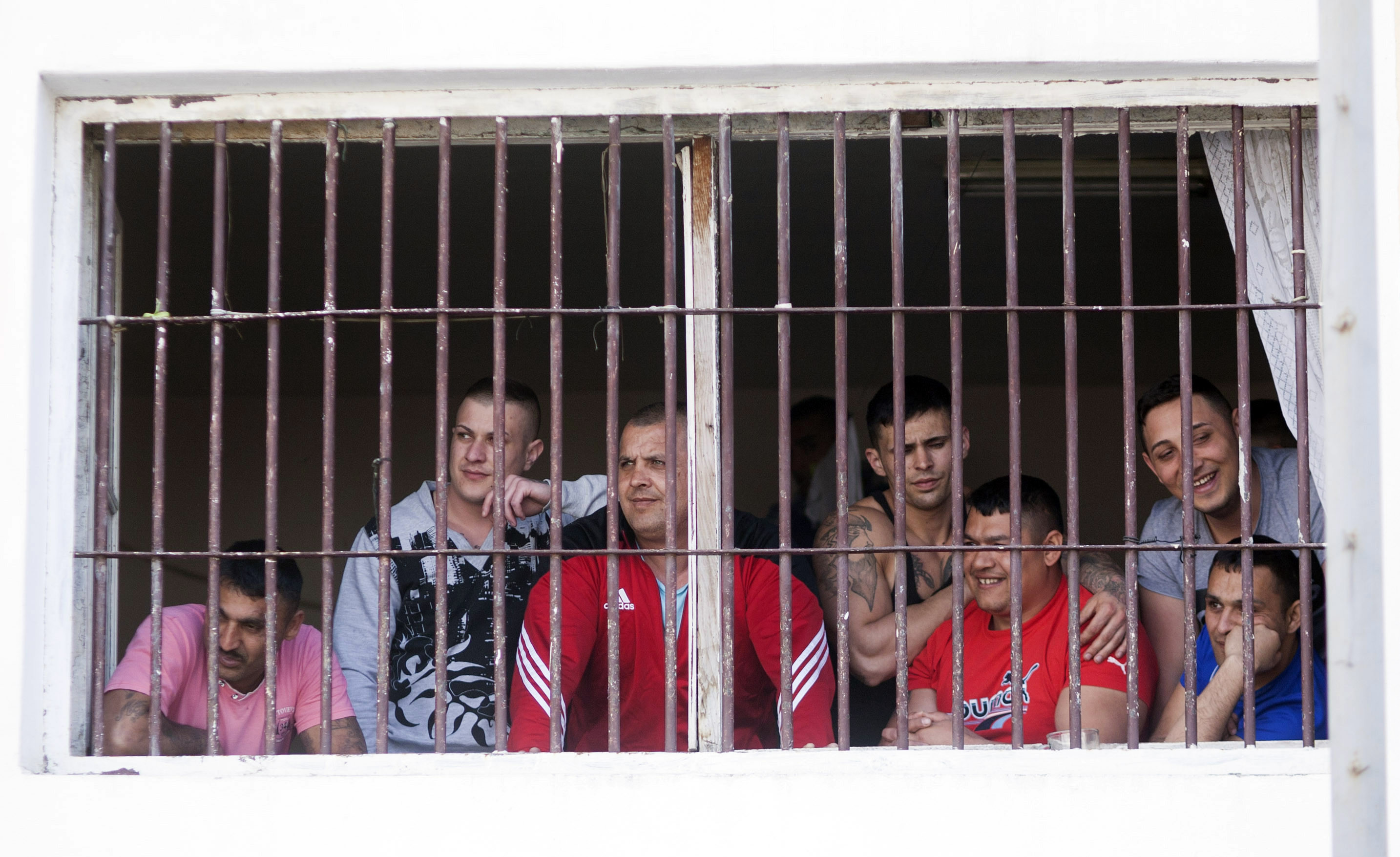 Ce au descoperit deputații după ce au vizitat închisorile din țară. Problemele din cele mai multe pușcării