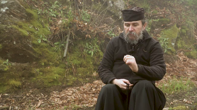 Românul care a lăsat calculatoarele pentru a-și găsi mântuirea. Acum e călugăr pe Muntele Athos