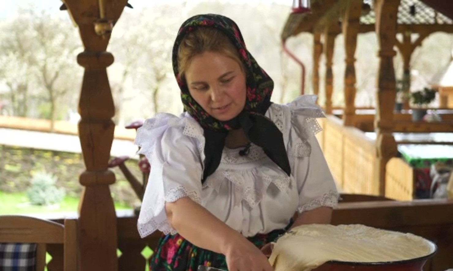 Cu ce preparate pentru Paște îi întâmpină gospodinele din Maramureș pe turiști. Cuptoarele sunt deja încinse