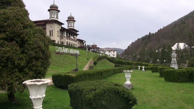 Vacanță de Paște cu aer curat și tratamente naturiste. Slănic Moldova, un refugiu pentru turiști. „E mai liniște”