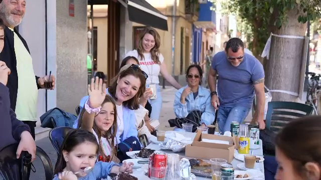 Românii din diaspora s-au bucurat de Paște cu sufletul plin de dor. Au petrecut la terase și au făcut plimbări pe faleze